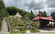Sunteți invitați la hramul Mănăstirii „Nașterea Maicii Domnului” Chiuzbaia