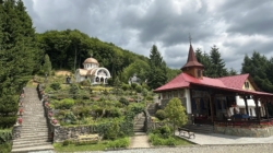Sunteți invitați la hramul Mănăstirii „Nașterea Maicii Domnului” Chiuzbaia