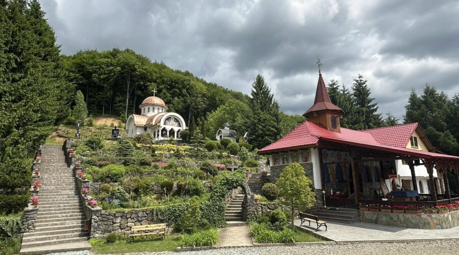 Sunteți invitați la hramul Mănăstirii „Nașterea Maicii Domnului” Chiuzbaia