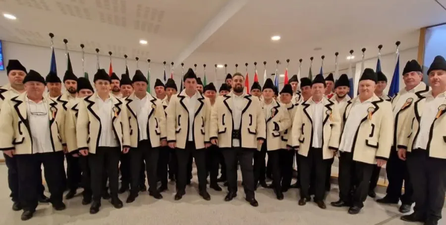 Corul Bărbătesc din Vălenii Șomcutei, invitat la Ziua Munților Apuseni de la Abrud