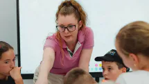 Ateliere gratuite de pictură la Ciolt, coordonate de psiholog Ioana-Lorena Popescu