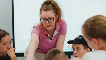 Ateliere gratuite de pictură la Ciolt, coordonate de psiholog Ioana-Lorena Popescu