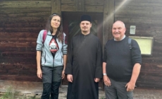 Oaspete de seamă din Scoția în Parohia Poiana Botizii. Nigel Pope a descoperit tradițiile locului