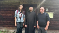 Oaspete de seamă din Scoția în Parohia Poiana Botizii. Nigel Pope a descoperit tradițiile locului