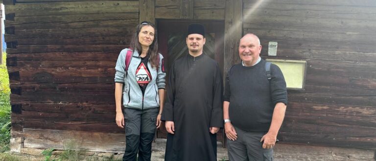 Oaspete de seamă din Scoția în Parohia Poiana Botizii. Nigel Pope a descoperit tradițiile locului