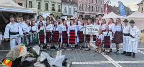 Tinerii din Vișeu de Sus au dus tradițiile maramureșene pe scena Festivalului PRISPA de la Brașov