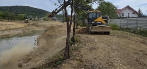 Lucrările continuă la Lacul Hoșteze din Tăuții-Măgherăuș. Zona se transformă într-un spațiu modern de recreere
