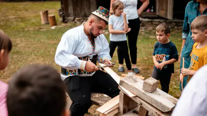 Copiii au descoperit meșteșugurile tradiționale la Muzeul Satului Maramureșean din Sighetu Marmației
