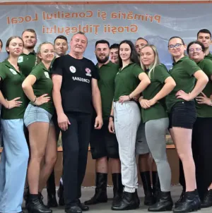 Curs de dans popular organizat la Groșii Țibleșului în cadrul Festivalului „Tradiții și obiceiuri de la poalele Țibleșului”