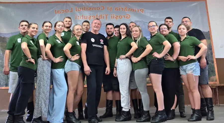 Curs de dans popular organizat la Groșii Țibleșului în cadrul Festivalului „Tradiții și obiceiuri de la poalele Țibleșului”