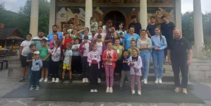 Tabăra „Copilărie, tinerețe și credință” a reunit peste 40 de copii și tineri la Mănăstirea „Sfântul Prooroc Ilie” Dealu Mare