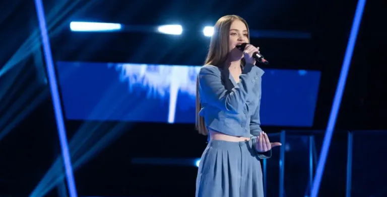 Simina Colopelnic, o tânără talentată din Maramureș, a întors toate cele patru scaune la Vocea României