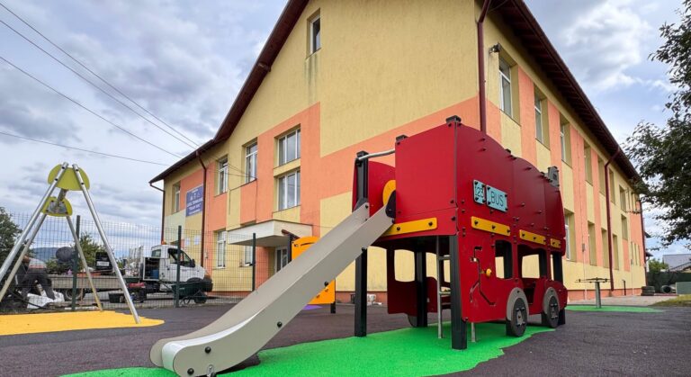 Loc de joacă modern pentru copiii de la Grădinița din Tăuții-Măgherăuș