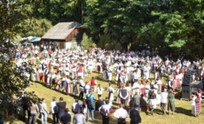 Tradiție și voie bună: „Jocul la Șură” din Suciu de Sus a reunit foarte mulți participanți