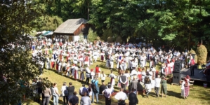 Tradiție și voie bună: „Jocul la Șură” din Suciu de Sus a reunit foarte mulți participanți