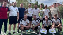 Pompierii maramureșeni au schimbat echipamentele de intervenție cu cele de concurs. Cupa „13 Septembrie” la minifotbal, câștigată de echipa Secției de Pompieri Fărcașa