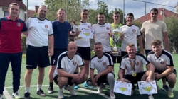 Pompierii maramureșeni au schimbat echipamentele de intervenție cu cele de concurs. Cupa „13 Septembrie” la minifotbal, câștigată de echipa Secției de Pompieri Fărcașa