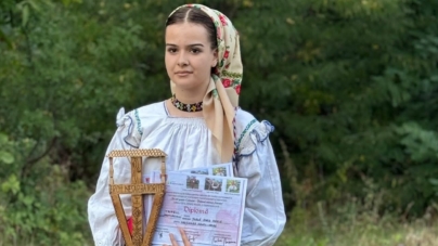 Anais Țicală a câștigat Trofeul Festivalului-concurs „Pe sub poala Codrului – Prânzul miresei Anicuța” de la Stremț