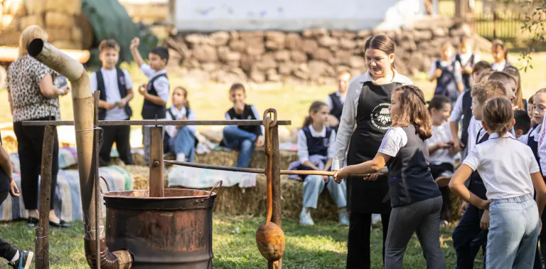 La Muzeul Satului din Baia Mare a fost preparată silvoiță după rețeta bunicilor