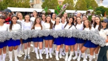 Majoretele de la Colegiul „Gheorghe Șincai” Baia Mare au făcut spectacol la parada Sărbătorii Castanelor