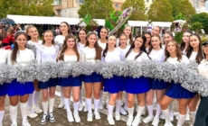 Majoretele de la Colegiul „Gheorghe Șincai” Baia Mare au făcut spectacol la parada Sărbătorii Castanelor