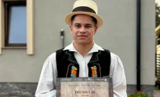 Tânărul violonist Rareș Pop aduce în Maramureș Premiul III al Festivalului Național de Folclor „Bucovină, mândră floare!”
