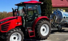 Primăria Asuaju de Sus și-a completat dotarea cu un tractor și o vidanjă
