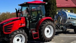 Primăria Asuaju de Sus și-a completat dotarea cu un tractor și o vidanjă