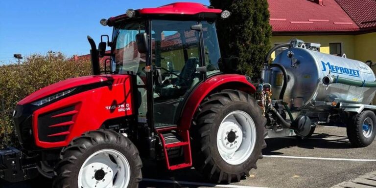 Primăria Asuaju de Sus și-a completat dotarea cu un tractor și o vidanjă