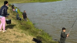 „Cupa Castanelor” îi aduce pe copii la pescuit. Concurs organizat la Balta Săcălășeni