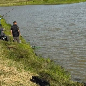 „Cupa Castanelor” îi aduce pe copii la pescuit. Concurs organizat la Balta Săcălășeni