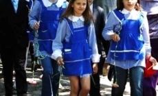 Uniforma școlară revine în discuție. Ar reduce diferențele dintre copii sau ar adăuga doar o nouă obligație?