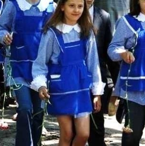 Uniforma școlară revine în discuție. Ar reduce diferențele dintre copii sau ar adăuga doar o nouă obligație?