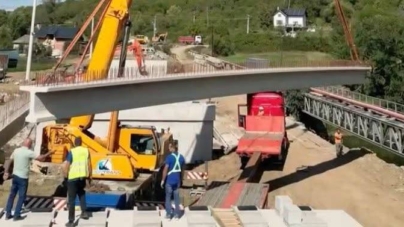 Podul de la Cătălina prinde contur. A început montarea celor 72 de grinzi