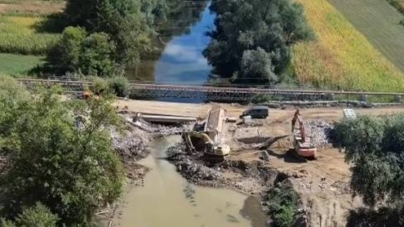 Podul de la Cătălina intră într-o etapă importantă. Începe montarea celor 72 de grinzi
