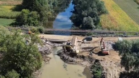 Podul de la Cătălina intră într-o etapă importantă. Începe montarea celor 72 de grinzi