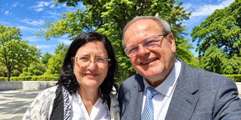 Coralia și Walter Übelhart au prezentat proiectul Băiuțului la întâlnirea europeană BECOM din Salonic