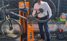 Stația de reparații pentru biciclete de la Statuia Ostașului Român, din nou reparată după un furt. Apel la respect pentru bunurile comune