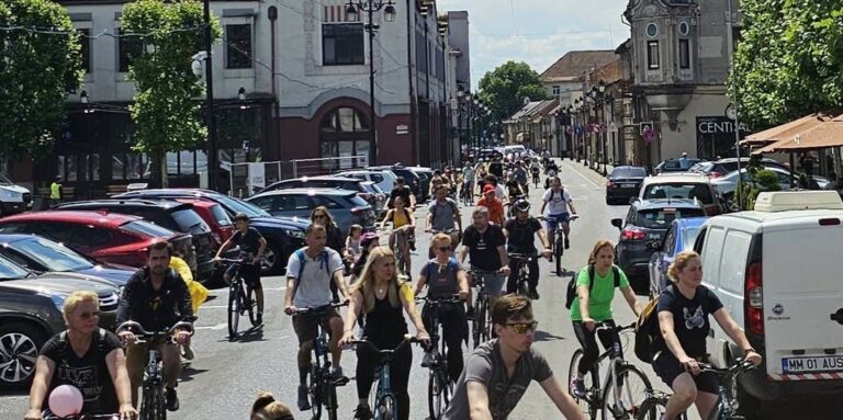 „Pe piste, la unison!”, plimbare urbană cu bicicleta prin Baia Mare