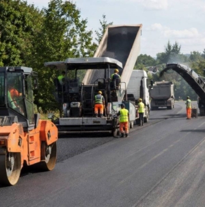 Utilaje de peste 24 de milioane de lei pentru drumurile județene din Maramureș. Mai multă muncă mecanizată și intervenții mai rapide