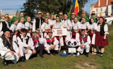 Tinerii de la Palatul Copiilor Baia Mare au dus jocul, muzica și portul Maramureșului la Břeclav, Cehia