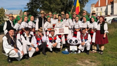 Tinerii de la Palatul Copiilor Baia Mare au dus jocul, muzica și portul Maramureșului la Břeclav, Cehia