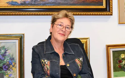 Artista Alida Nagy aduce expoziția „Culoare și Lumină” la Casa de Cultură din Baia Sprie
