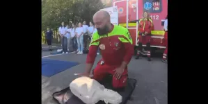 Educație pentru viață la Liceul „Emil Racoviță” din Baia Mare: elevii, instruiți în acordarea primului ajutor