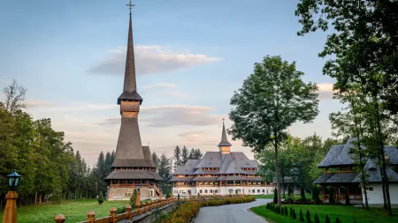 De sărbătoarea Înălțării Sfintei Cruci: Sunteți invitați la hramul Mănăstirii Săpânța Noul Peri