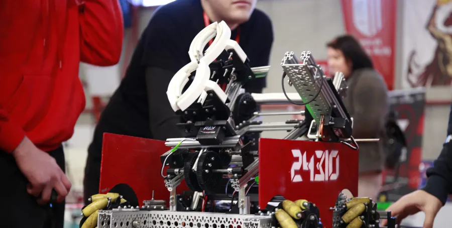 În Baia Mare va avea loc festivalul de robotică și tehnologie „Elevate Maramureș”