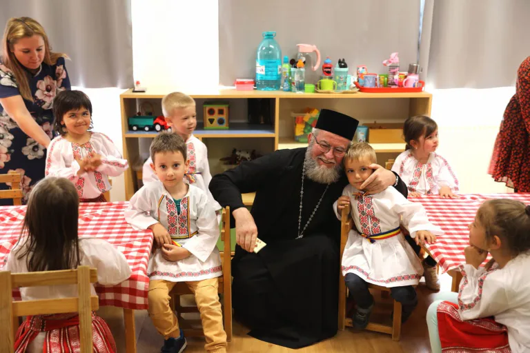 PS Părinte Iustin: „Cu toții suntem răspunzători de educația copiilor, de viitorul Țării, al Neamului și al Bisericii noastre Ortodoxe strămoșești!”