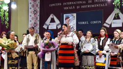 Tinerii talentați, invitați să se înscrie la Concursul Internațional de Interpretare „Viorel Costin” de la Sighetu Marmației