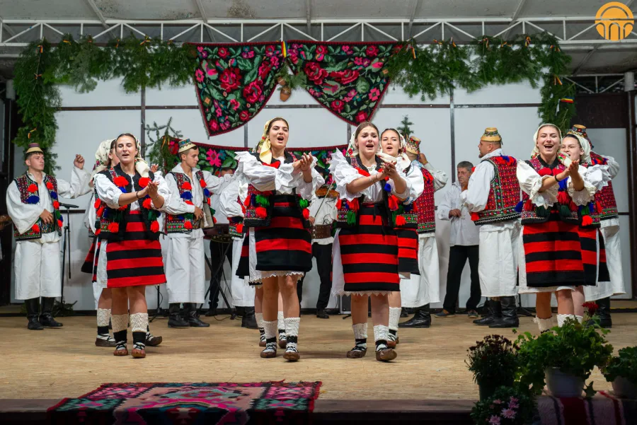 Centrul Cultural Sighetu Marmației face înscrieri pentru trupa de teatru și Ansamblul Folcloric „Mara”