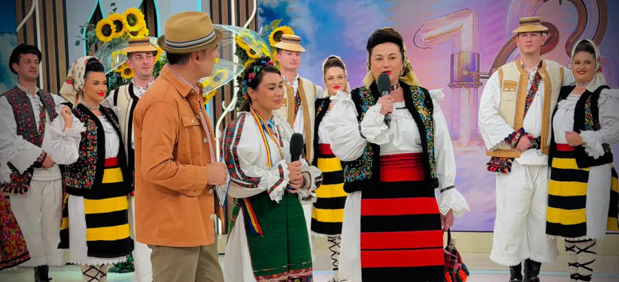 Ansamblul Folcloric Național „Transilvania” din Baia Mare a dus tradiția maramureșeană în platoul emisiunii „Neatza cu Răzvan și Dani”